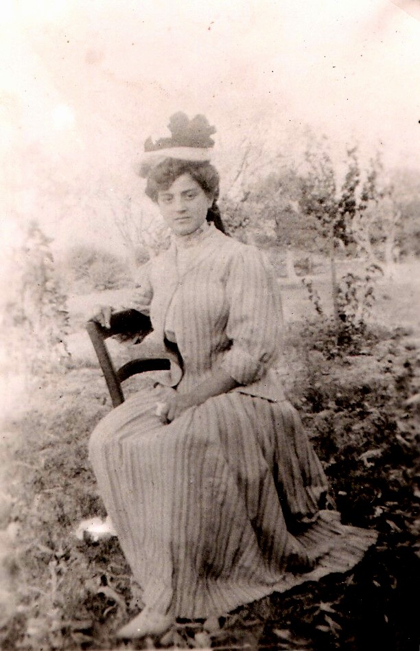 1910 VALENTIN Fernande